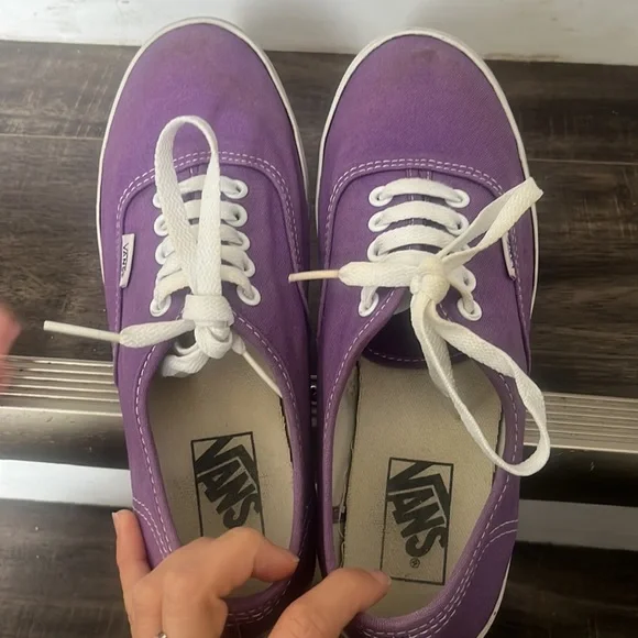 Vans - Picture 5 of 9